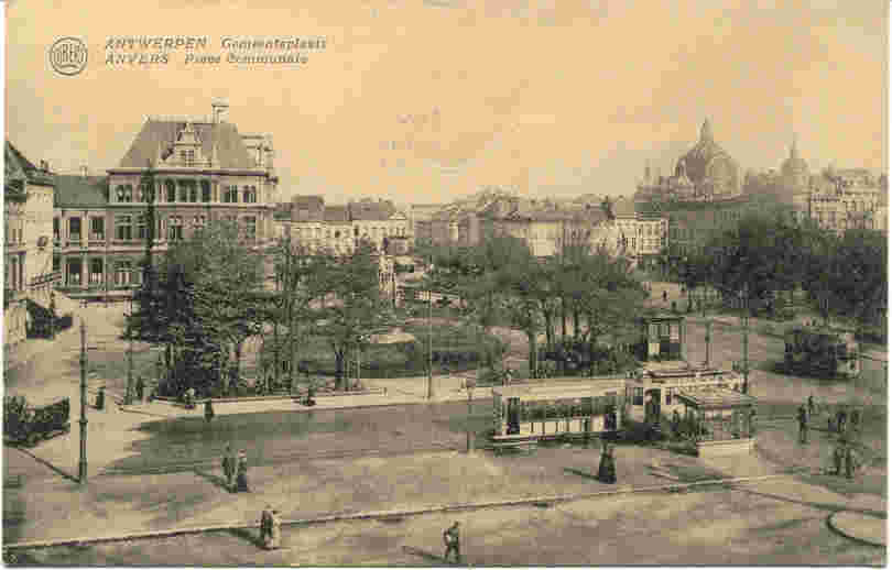 Gemeenteplaats, vroeger Geuzenhofkens, nu Franklin Rooseveltplaats; U ziet het Atheneum links en in de verte rechts de koepel van het centraal station
