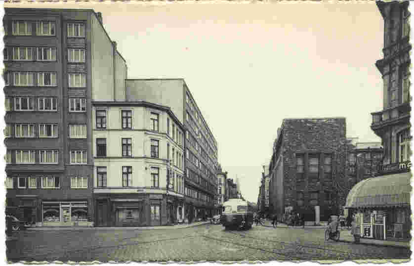 hoek Nationalestraat, aan Kronenburgstraat